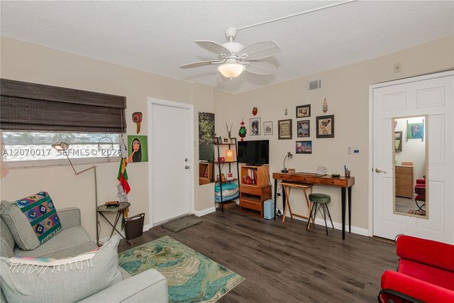3051 NE 48th St 406, Fort Lauderdale, FL 33308