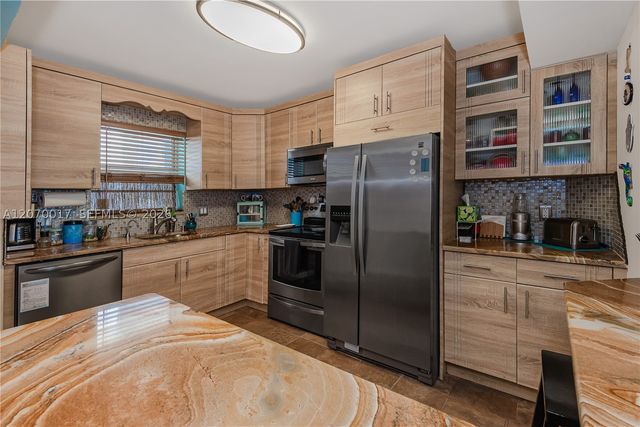 3051 NE 48th St 406, Fort Lauderdale, FL 33308