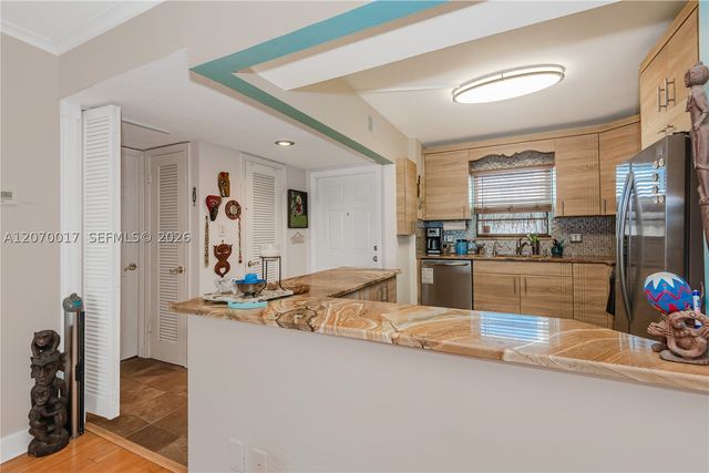3051 NE 48th St 406, Fort Lauderdale, FL 33308