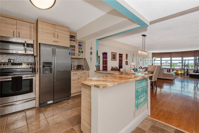 3051 NE 48th St 406, Fort Lauderdale, FL 33308