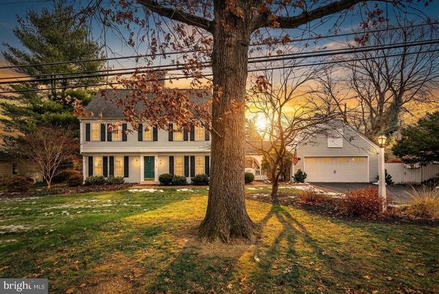 445 SAINT JOHNS DR, Camp Hill, PA 17011