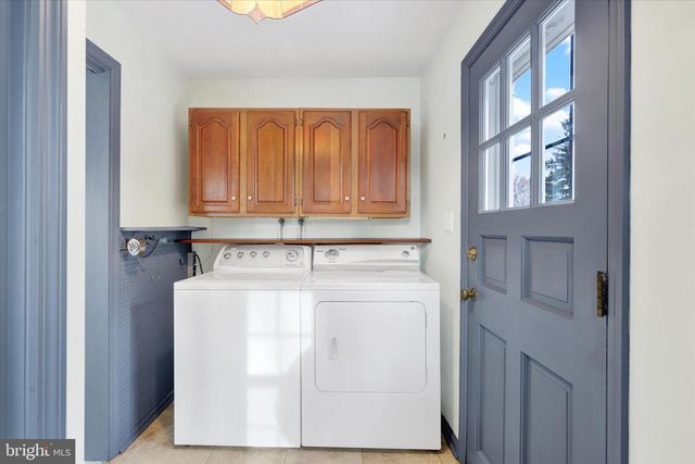 445 SAINT JOHNS DR, Camp Hill, PA 17011