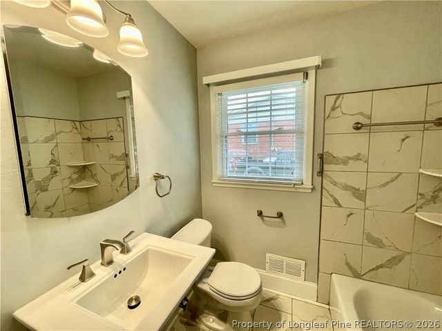 1414 Berkshire Road, Fayetteville, NC 28304