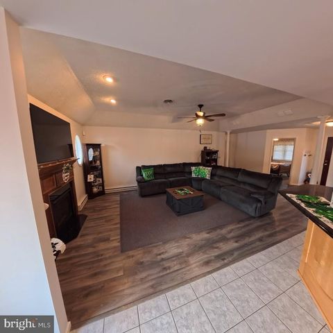 4 LINDEN CT, Ashland, PA 17921