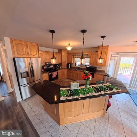 4 LINDEN CT, Ashland, PA 17921