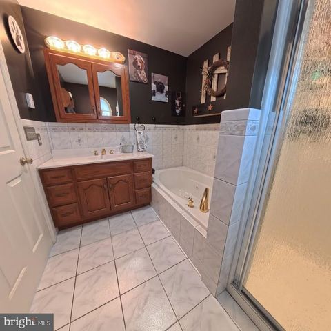 4 LINDEN CT, Ashland, PA 17921