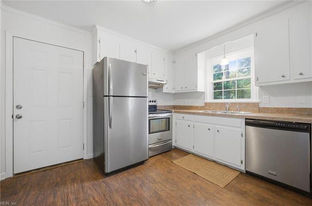 2020 Sarahs Creek Woods RD, Hayes, VA 23072