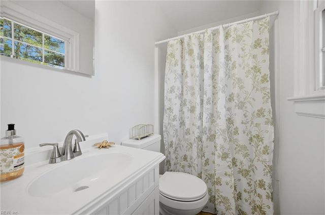 2020 Sarahs Creek Woods RD, Hayes, VA 23072