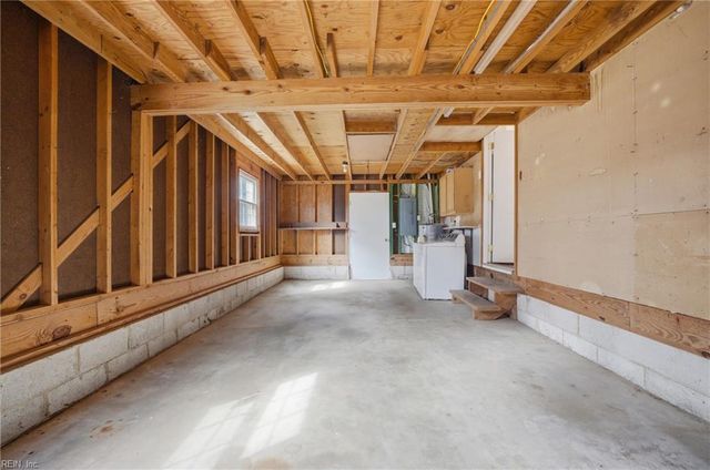 2020 Sarahs Creek Woods RD, Hayes, VA 23072