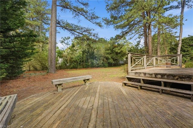 2020 Sarahs Creek Woods RD, Hayes, VA 23072