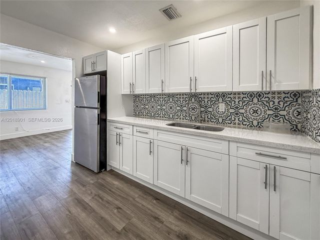 2620 NW 18th Terrace, Oakland Park, FL 33311