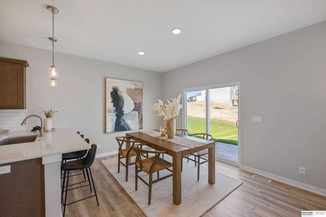 7921 N 94th Street, Omaha, NE 68122