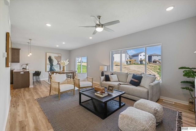 7921 N 94th Street, Omaha, NE 68122