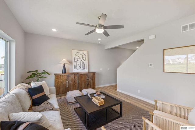 7921 N 94th Street, Omaha, NE 68122