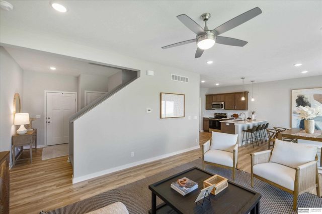 7921 N 94th Street, Omaha, NE 68122