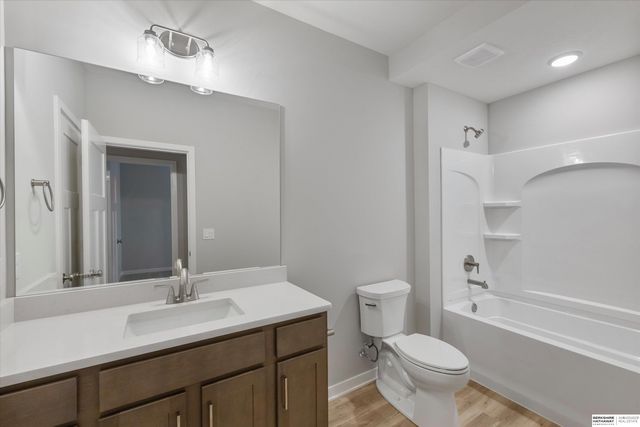 7921 N 94th Street, Omaha, NE 68122