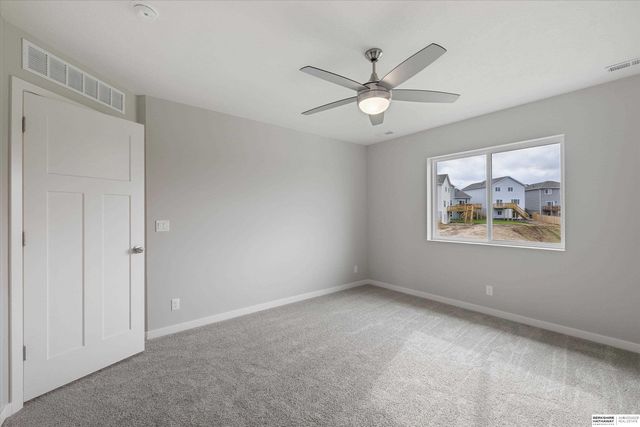 7921 N 94th Street, Omaha, NE 68122