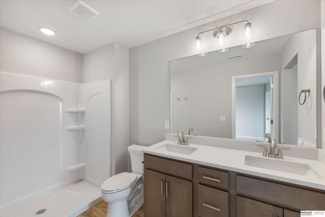 7921 N 94th Street, Omaha, NE 68122