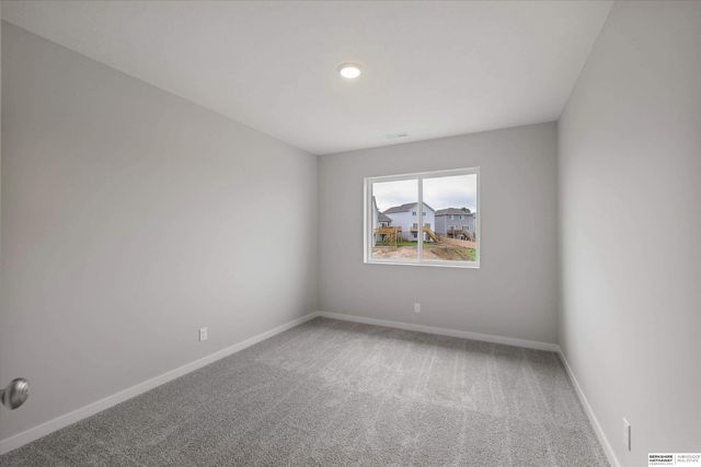 7921 N 94th Street, Omaha, NE 68122