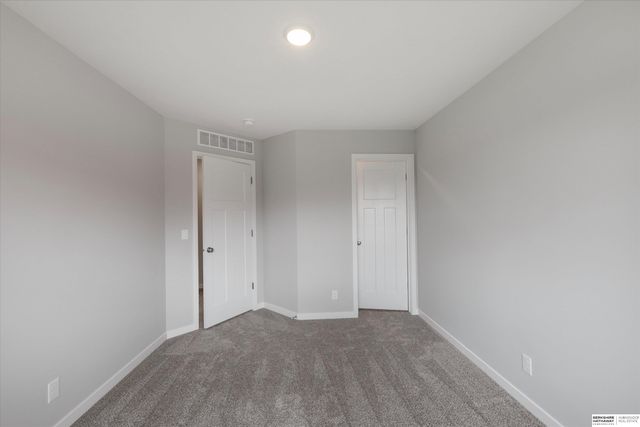 7921 N 94th Street, Omaha, NE 68122