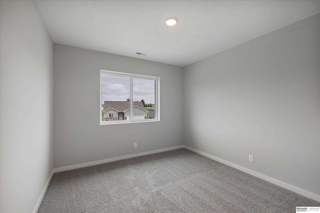 7921 N 94th Street, Omaha, NE 68122