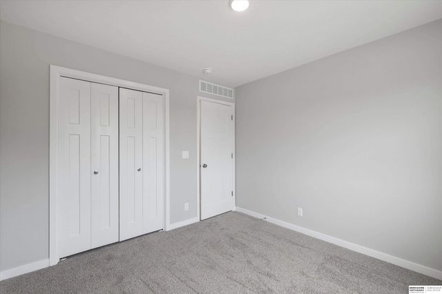 7921 N 94th Street, Omaha, NE 68122