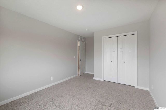 7921 N 94th Street, Omaha, NE 68122