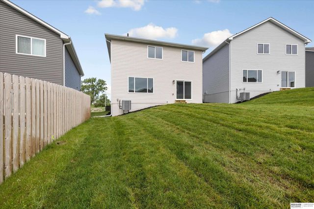 7921 N 94th Street, Omaha, NE 68122