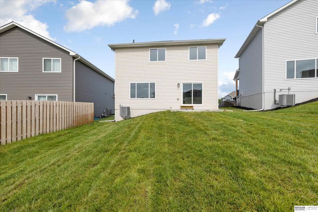 7921 N 94th Street, Omaha, NE 68122