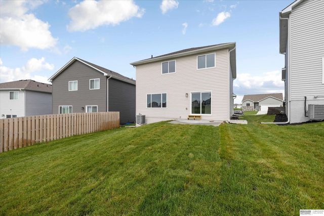 7921 N 94th Street, Omaha, NE 68122