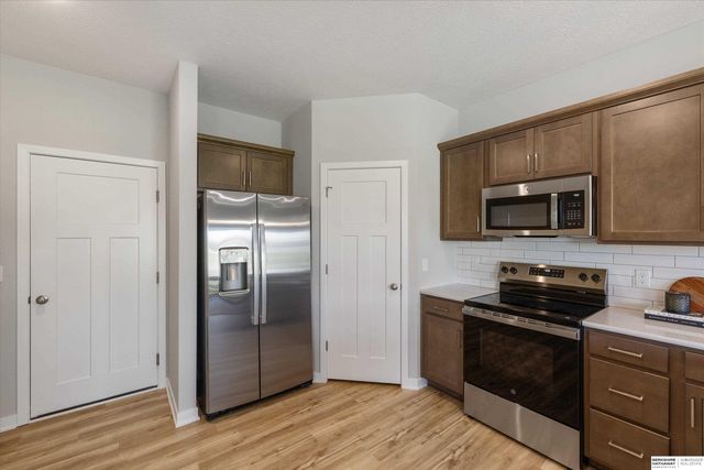 7921 N 94th Street, Omaha, NE 68122