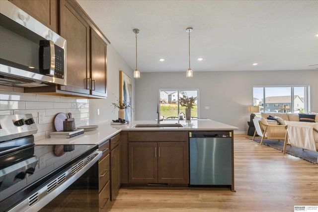 7921 N 94th Street, Omaha, NE 68122