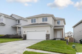 7921 N 94th Street, Omaha, NE 68122