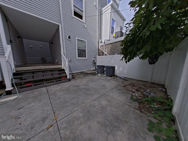 2141 N 18TH ST, Philadelphia, PA 19121