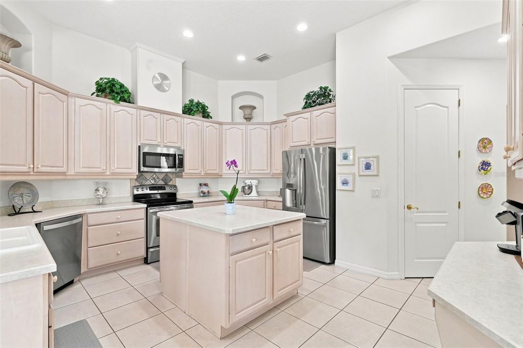 Image 12 of property listing at 1681 TIMBER EDGE DRIVE, Deland, FL 32724
