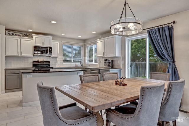 5326 N Isla Ave, Meridian, ID 83646