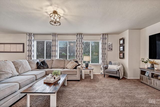 5326 N Isla Ave, Meridian, ID 83646