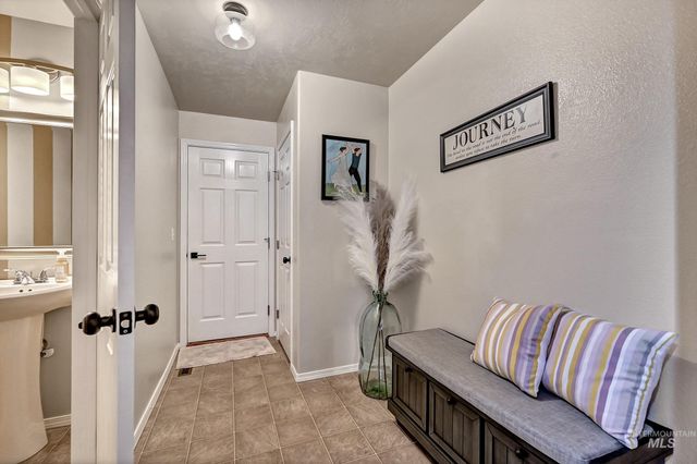 5326 N Isla Ave, Meridian, ID 83646