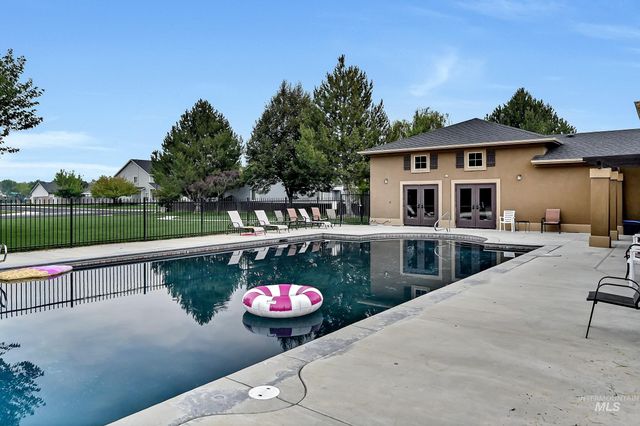 5326 N Isla Ave, Meridian, ID 83646