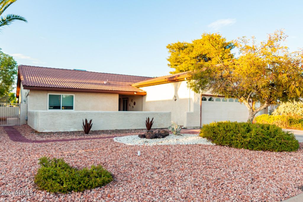 Image 2 of property listing at 25629 S ONTARIO Drive, Sun Lakes, AZ 85248