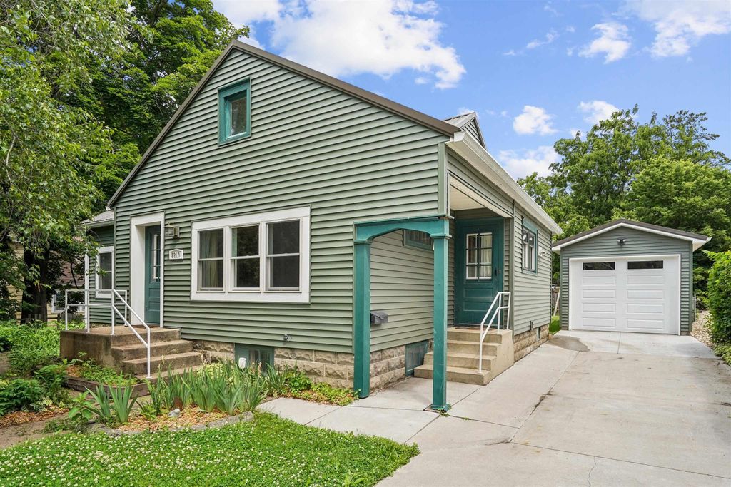 2210 Tremont Street, Cedar Falls, IA 50613