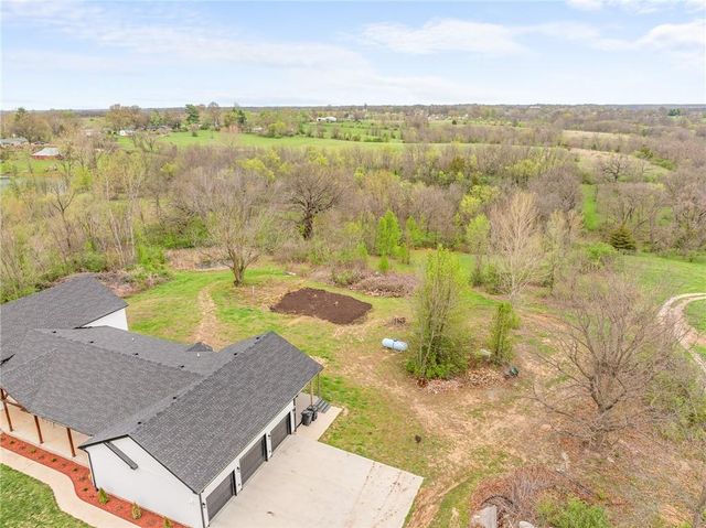 24218 NE 136th Street, Excelsior Springs, MO 64024