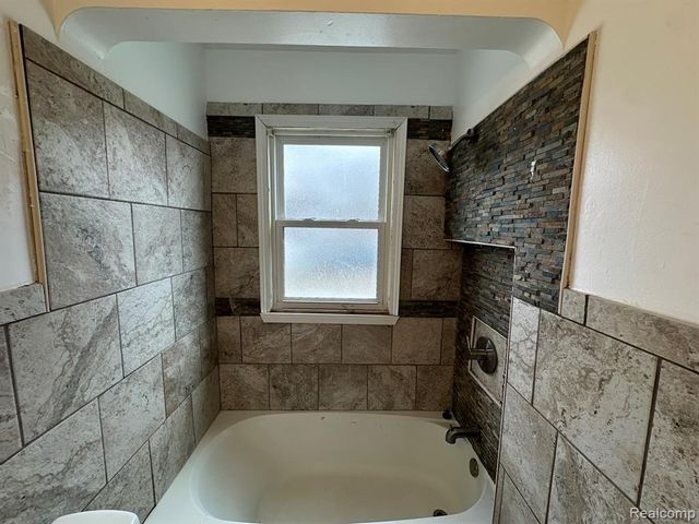 15759 Evergreen Road, Detroit, MI 48223