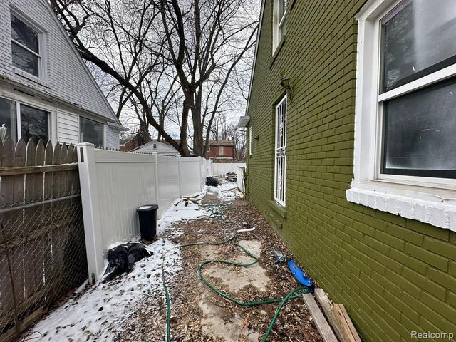 15759 Evergreen Road, Detroit, MI 48223