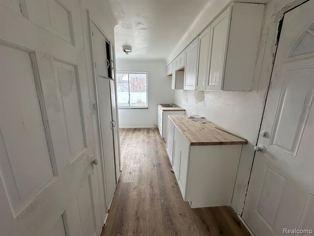 15759 Evergreen Road, Detroit, MI 48223