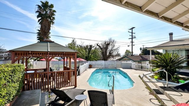 138 Green Oaks Drive, Riverside, CA 92507