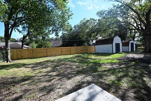 405 Post Oak Drive, Baytown, TX 77520