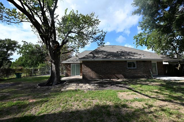 405 Post Oak Drive, Baytown, TX 77520