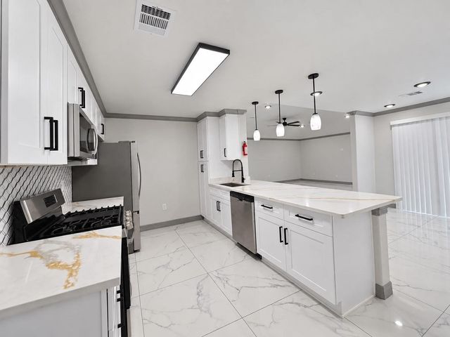 405 Post Oak Drive, Baytown, TX 77520