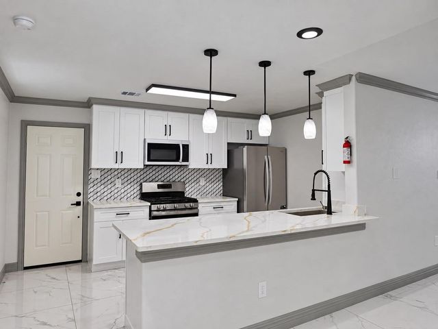405 Post Oak Drive, Baytown, TX 77520